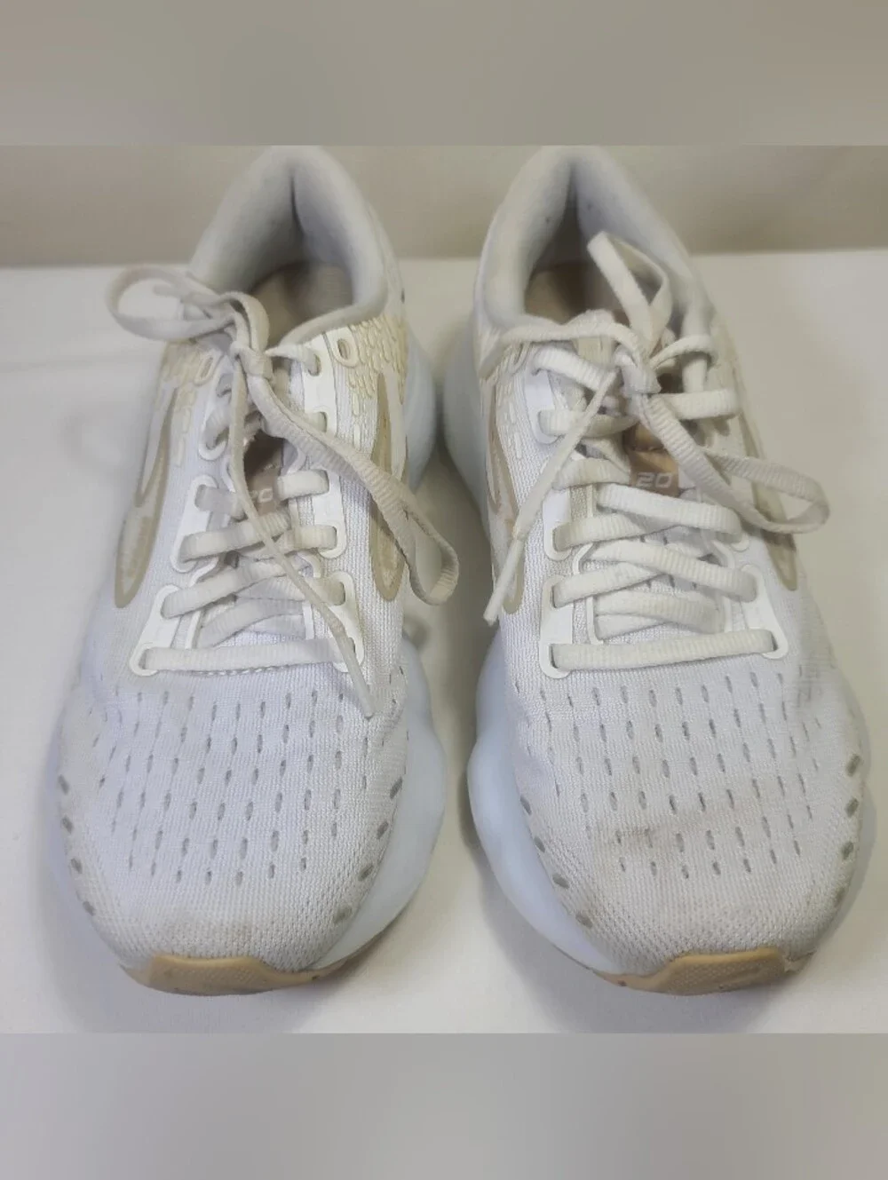 Brooks Women's Glycerin 20 White Gold Running Sneakers Shoes Size 5 Medium (B)